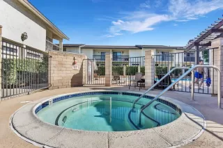 Photo #1: 260018621 Listing