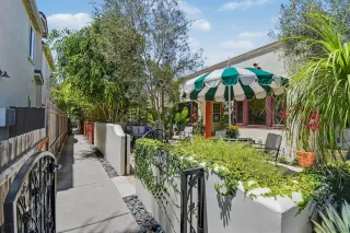 Photo #2: 260018626 Listing
