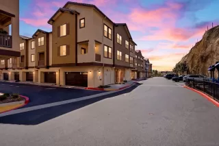 Photo #4: 260018632 Listing