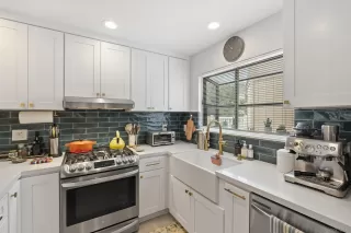 Photo #1: 260018634 Listing