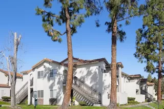 Photo #1: 260018635 Listing