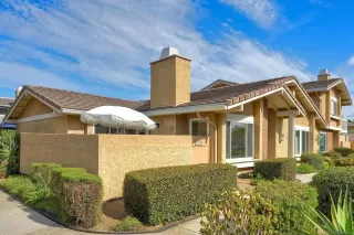 Photo #1: 260018647 Listing
