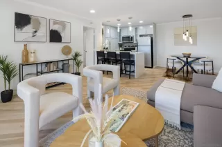 Browse active condo listings in LAKE PARK