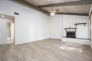 Photo #5: 260018678 Listing