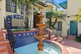 Photo #1: 260018689 Listing