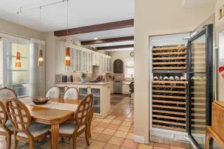 Photo #5: 260018689 Listing