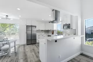 Photo #2: 260018698 Listing