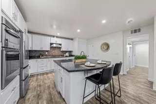 Photo #3: 260018730 Listing