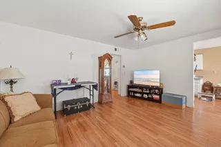 Photo #2: 260018743 Listing