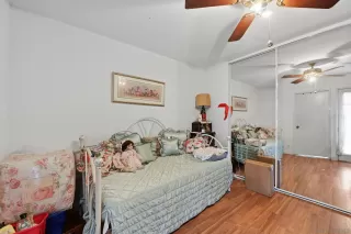 Photo #5: 260018743 Listing