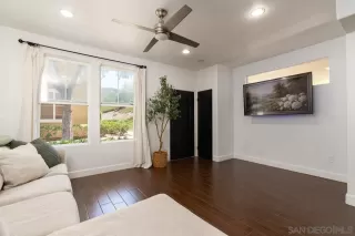 Photo #3: 260018747 Listing
