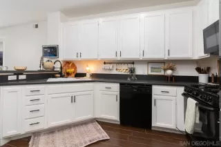 Photo #6: 260018747 Listing