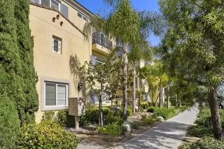 Photo #2: 260018753 Listing