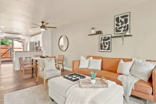 Photo #3: 260018769 Listing