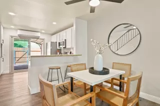 Photo #4: 260018769 Listing