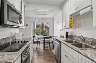 Photo #5: 260018780 Listing