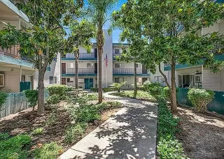 Photo #3: 260018794 Listing
