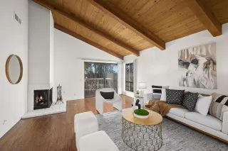 Photo #3: 260018800 Listing