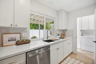 Photo #2: 260018805 Listing