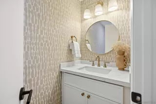 Photo #4: 260018805 Listing