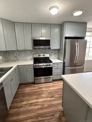 Photo #2: 260018806 Listing