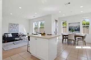 Photo #4: 260018816 Listing
