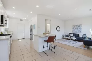 Photo #5: 260018816 Listing