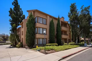 Photo #2: 260018842 Listing