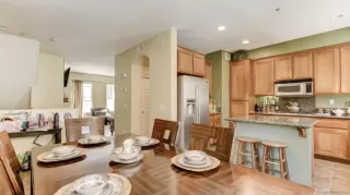 Photo #2: 260018853 Listing
