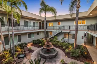Photo #1: 260018872 Listing