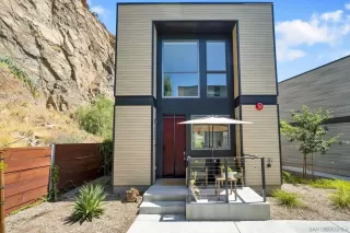 Photo #1: 260018876 Listing