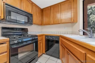 Photo #6: 260018878 Listing