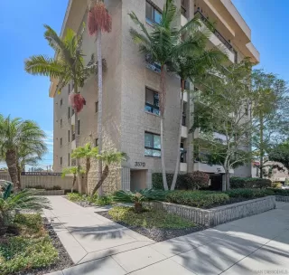 Photo #2: 260018917 Listing