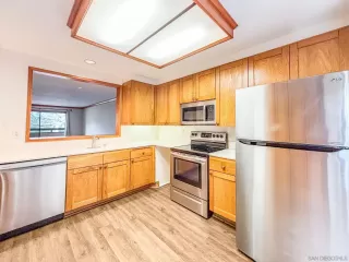 Photo #4: 260018929 Listing