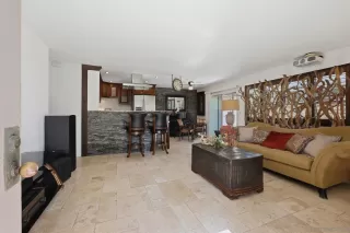 Photo #3: 260018930 Listing