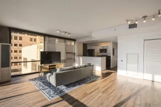 Photo #4: 260018985 Listing