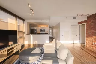 Photo #5: 260018985 Listing