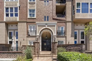 Photo #1: 260018996 Listing