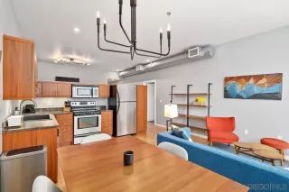 Photo #4: 260019005 Listing