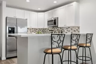 Photo #3: 260019014 Listing