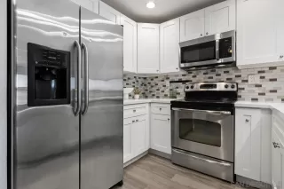 Photo #4: 260019014 Listing