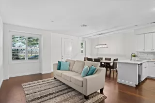 Photo #4: 260019057 Listing