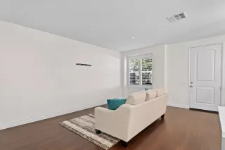 Photo #5: 260019057 Listing
