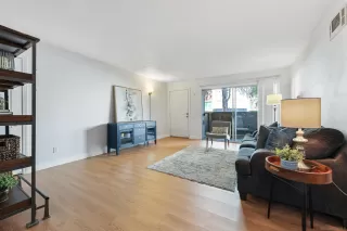 Photo #4: 2600191 Listing 