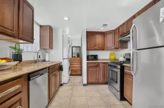 Photo #2: 260019105 Listing