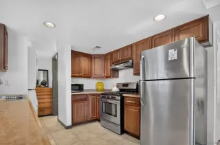 Photo #3: 260019105 Listing