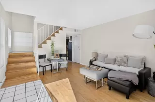 Photo #6: 260019105 Listing