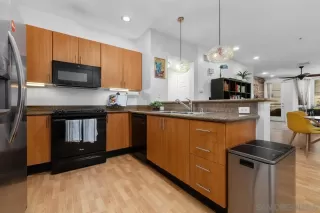 Photo #4: 260019111 Listing