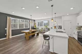 Photo #4: 260019124 Listing