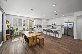 Photo #5: 260019124 Listing
